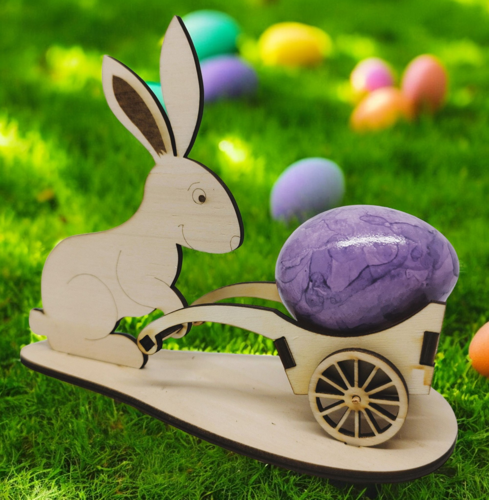 Osterhase mit Schubkarre als Eierhalter